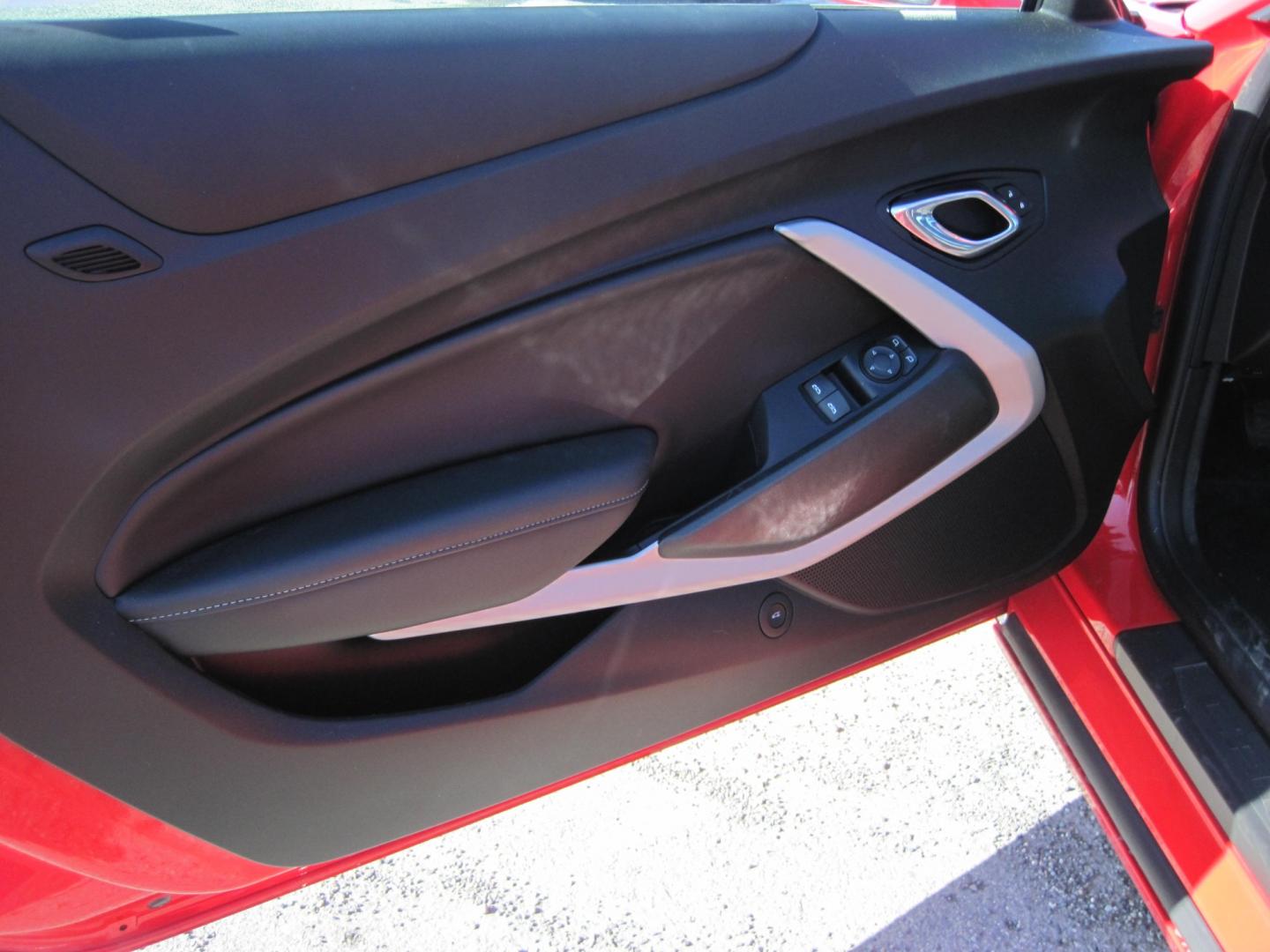 2020 red /black Chevrolet Camaro LT (1G1FE1R74L0) with an 6.2L V8 OHV 16V engine, 6-Speed Automatic transmission, located at 9530 Old Seward Highway, Anchorage, AK, 99515, (907) 349-3343, 61.134140, -149.865570 - Low miles on this 2020 Chevrolet Camaro Coupe LT1 - Photo#7